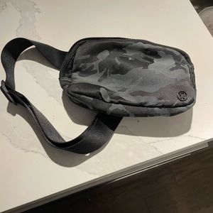Lululemon bumpack